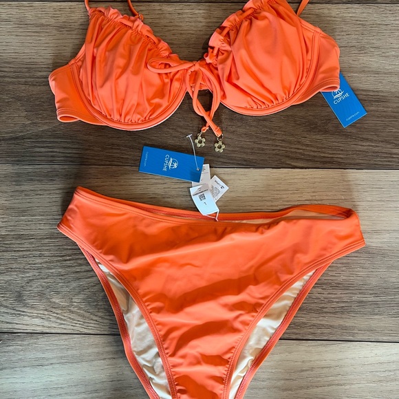 Cupshe Other - Cupshe Neon Orange Ruffle Underwire Bikini Set